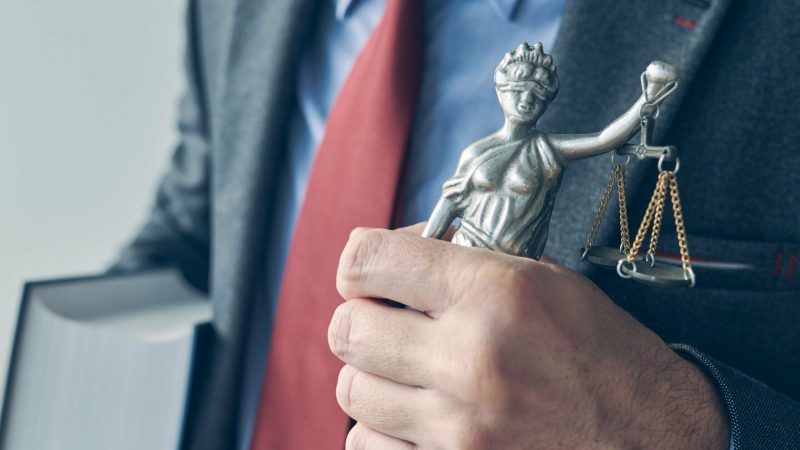 Что предполагают услуги адвоката по уголовным делам Киев (стоимость, особенности и нюансы) ?